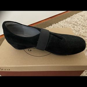 Suede flat suede shoes